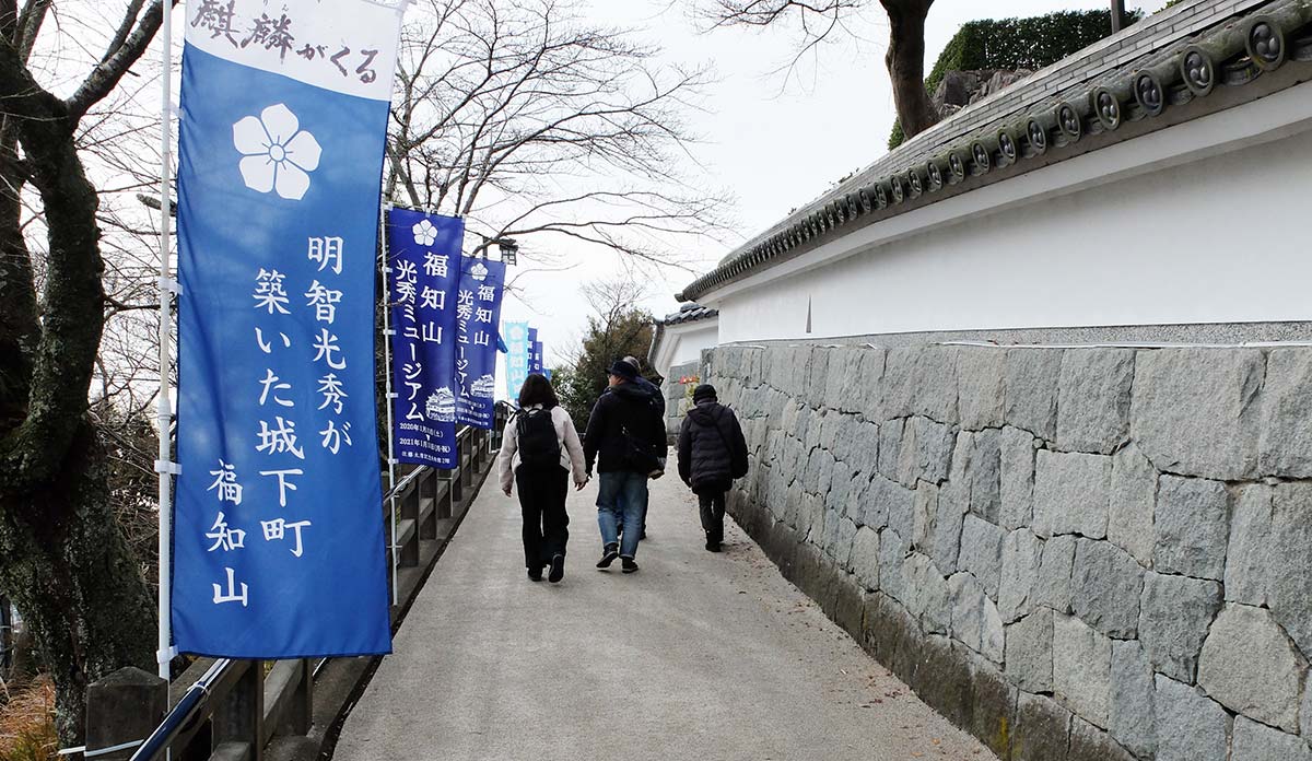 多くの観光客　福知山城